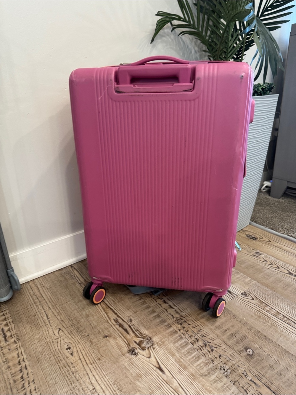 Tag Gateway 2.0 1 Piece Hard side Spinner Luggage 24” travel bag - Picture 11 of 15
